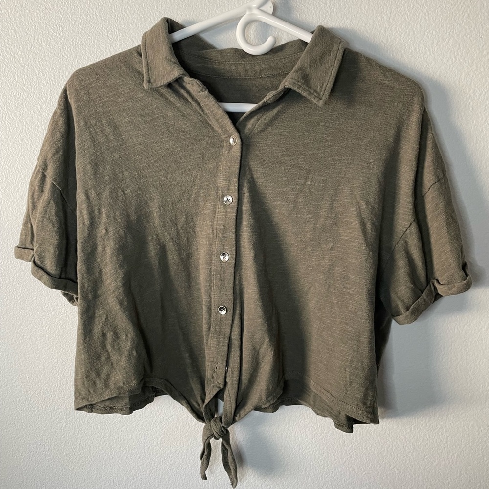 Medium Army Green Short Sleeve Button Up